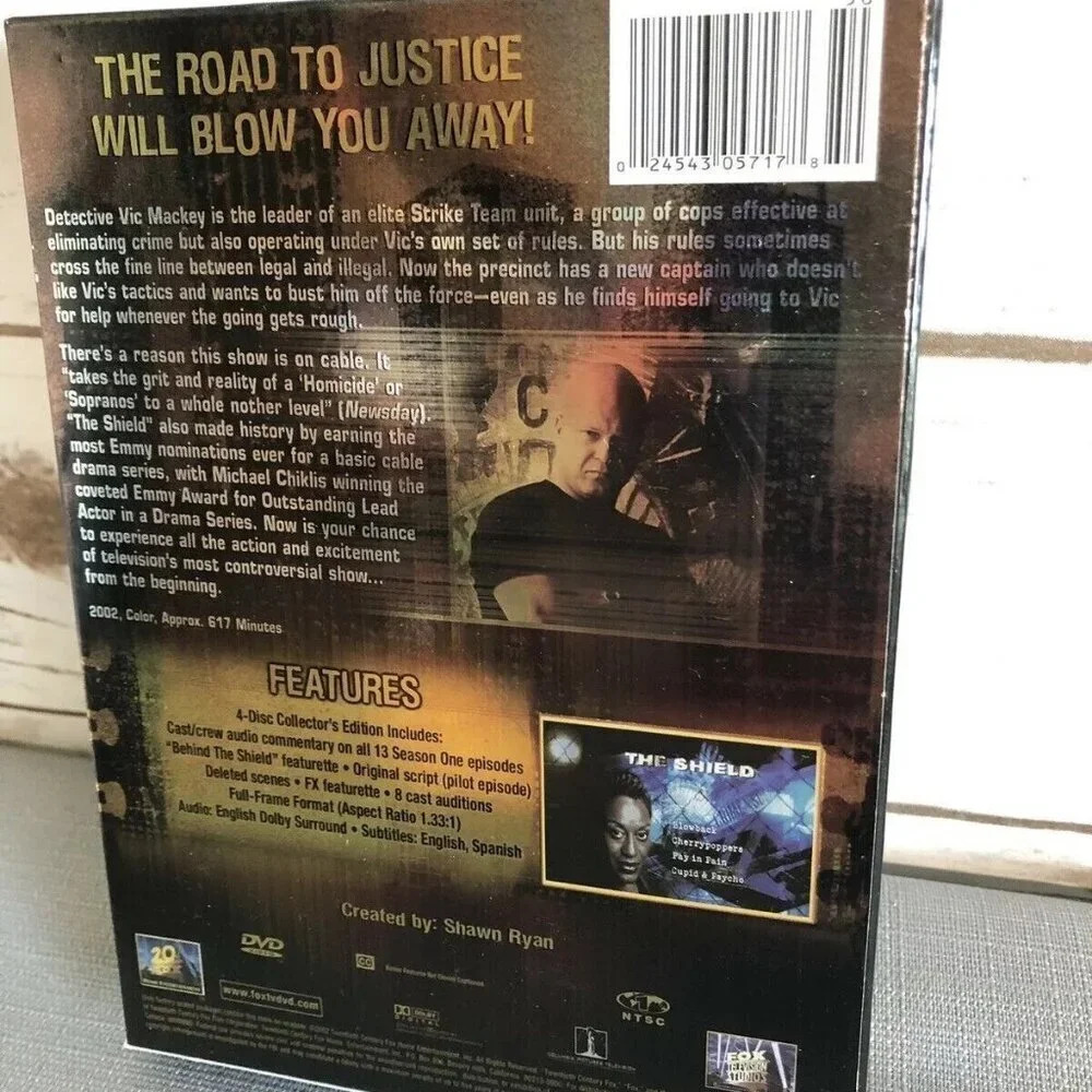 The Shield - The Complete First Season DVD (4 Disc) - Picture 2 of 4
